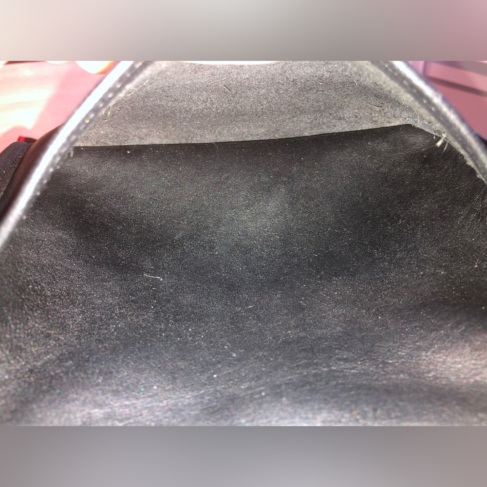 Vintage Coach Legacy Small Zip Bag #9997
Black Leather w/ hangtag and dust bag - Picture 16 of 16